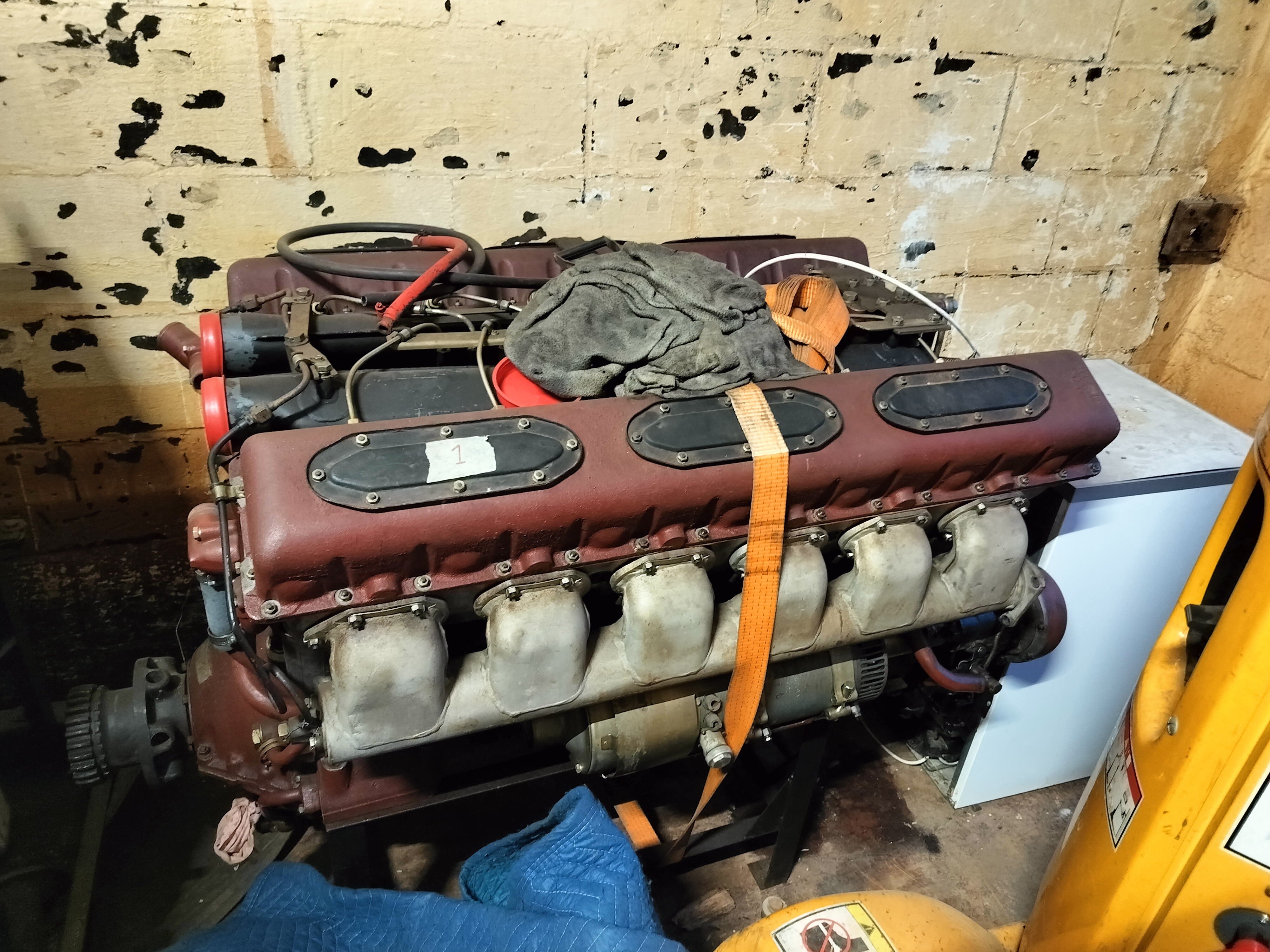 38,8 liter V12 diesel motor (per stuks)